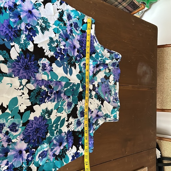 Calvin Klein • Floral Tank - Picture 10 of 10